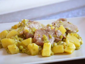 spezzatino-di-maiale-con-patate-piselli