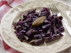 garganelli-cavolo-rosso-provola-erbe-aromatiche